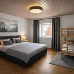 Gaestehaus Jekle & شقة *